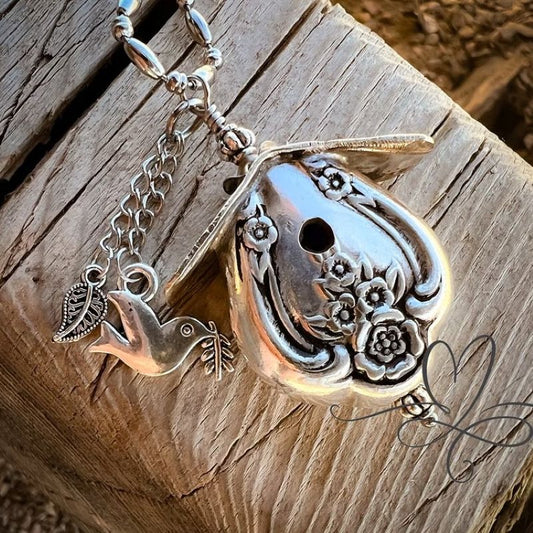🐦Birdhouse Silver Necklace - The 1951 "Magnolia" Silverware Birdhouse✨🎉