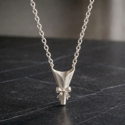 Real Flower Keepsake Necklace – DIY Floral Bouquet