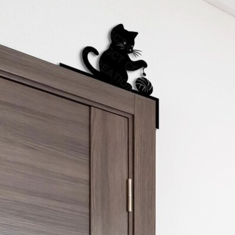 Cat & Yarn Ball Metal Door Topper DT024
